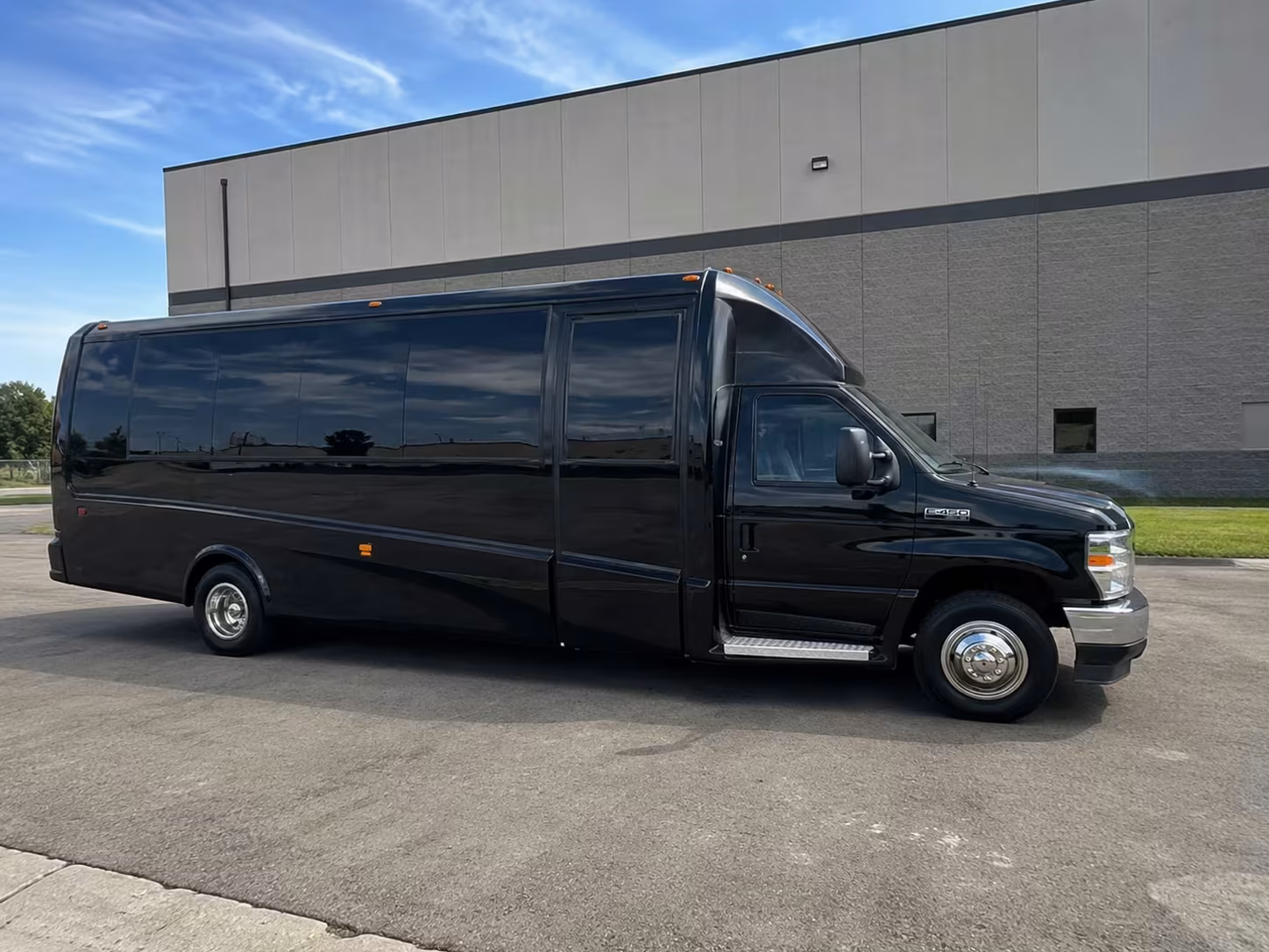 minibus rentals and motorcoaches for palm bay military units